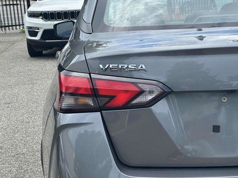 Used 2022 Nissan Versa SV FWD image 8