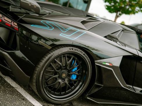 Used 2020 Lamborghini Aventador SVJ AWD/4WD image 38
