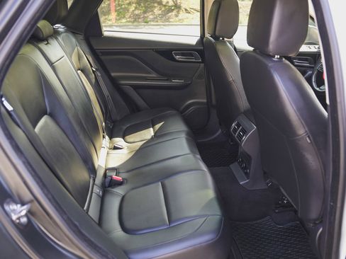 Used 2019 Jaguar F-PACE Premium image 25