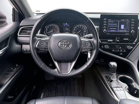 Used 2023 Toyota Camry SE image 12