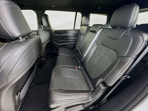 New 2025 Jeep Grand Cherokee L Altitude image 24