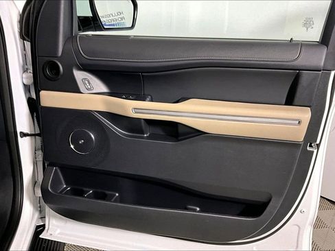 Used 2024 Ford Expedition Max Limited image 19