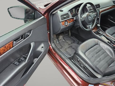 Used 2013 Volkswagen Passat TDI SEL Premium image 22