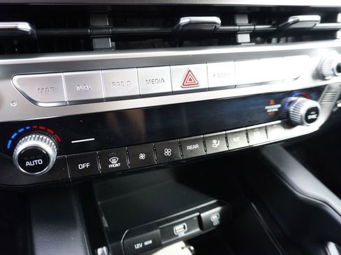 Used 2023 Kia Telluride LX FWD image 18