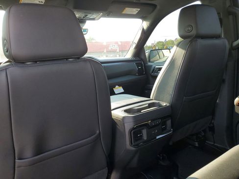 Used 2024 GMC Sierra 1500 AT4 w/ Technology Package image 32