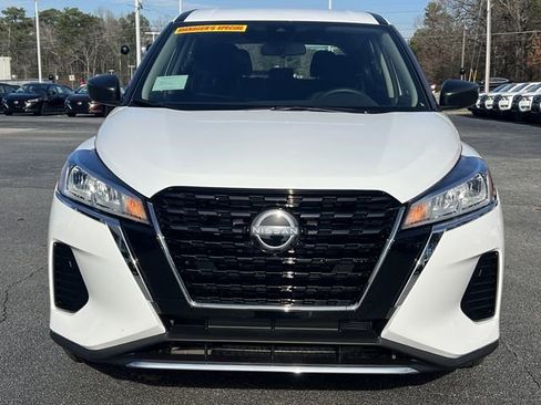 New 2025 Nissan Kicks Play S image 3