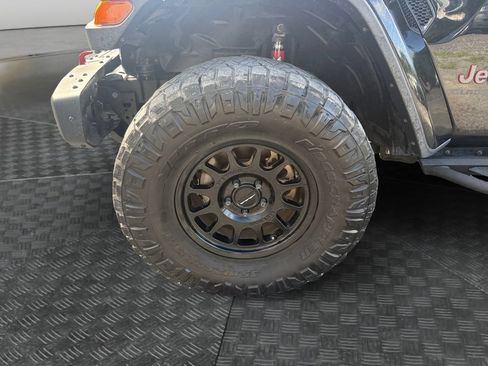 Used 2020 Jeep Gladiator Rubicon AWD/4WD image 14