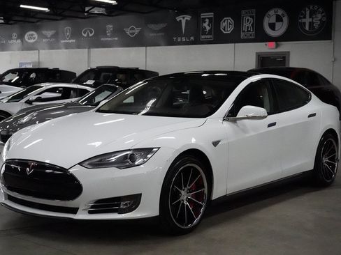 Used 2015 Tesla Model S 60 RWD image 1