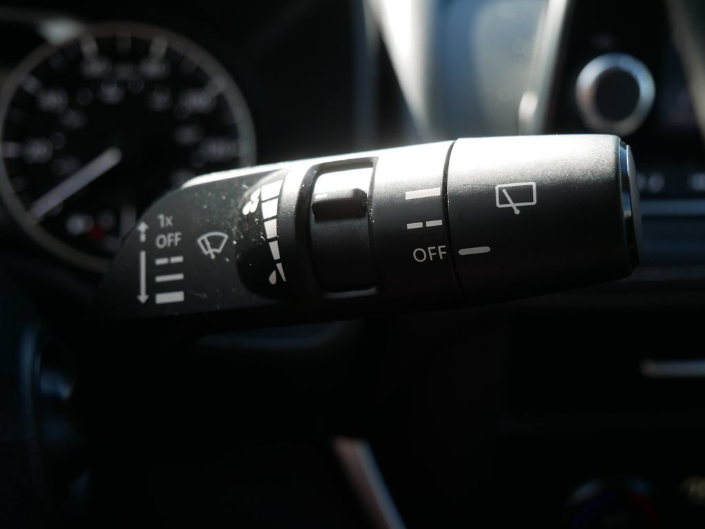 Used 2023 Nissan Rogue SV AWD/4WD image 28