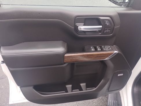 Used 2020 Chevrolet Silverado 1500 High Country image 10