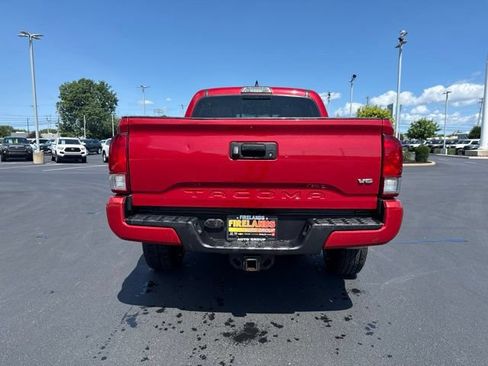 Used 2017 Toyota Tacoma TRD Sport w/ Tow Package (A/T) AWD/4WD image 6