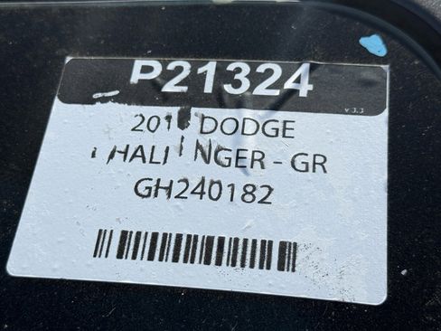Used 2016 Dodge Challenger SXT RWD image 27