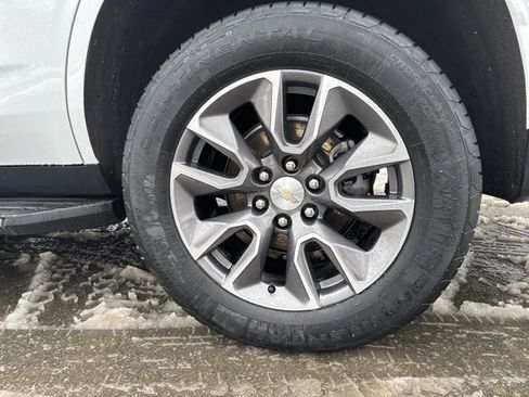 Used 2024 Chevrolet Tahoe LT w/ LT Signature Package image 11