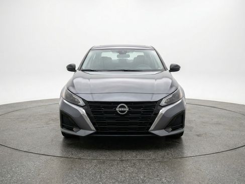 Used 2025 Nissan Altima 2.5 SV image 2