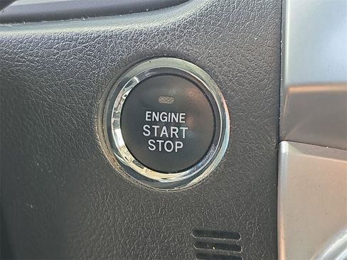 Used 2015 Toyota 4Runner Limited image 17