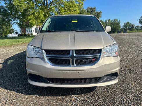 Used 2015 Dodge Grand Caravan SXT w/ Rear Park Assist Package FWD image 2
