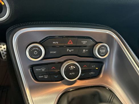 Used 2019 Dodge Challenger R/T w/ Performance Handling Group image 39