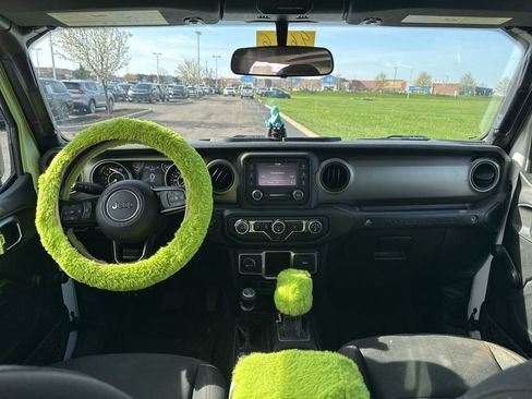 Used 2018 Jeep Wrangler Unlimited Sport image 19