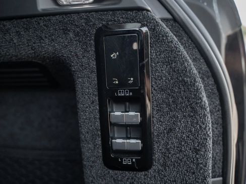 Used 2023 Land Rover Range Rover Long Wheelbase SE AWD/4WD image 23
