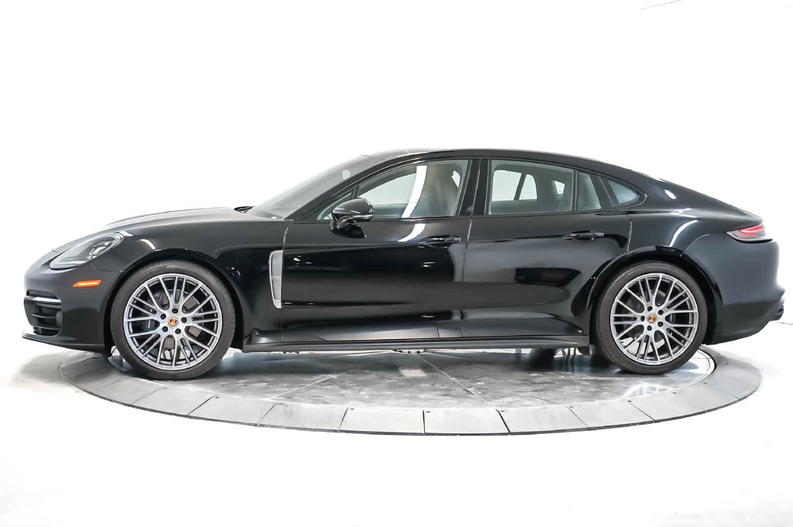 Certified 2023 Porsche Panamera Platinum Edition RWD image 2