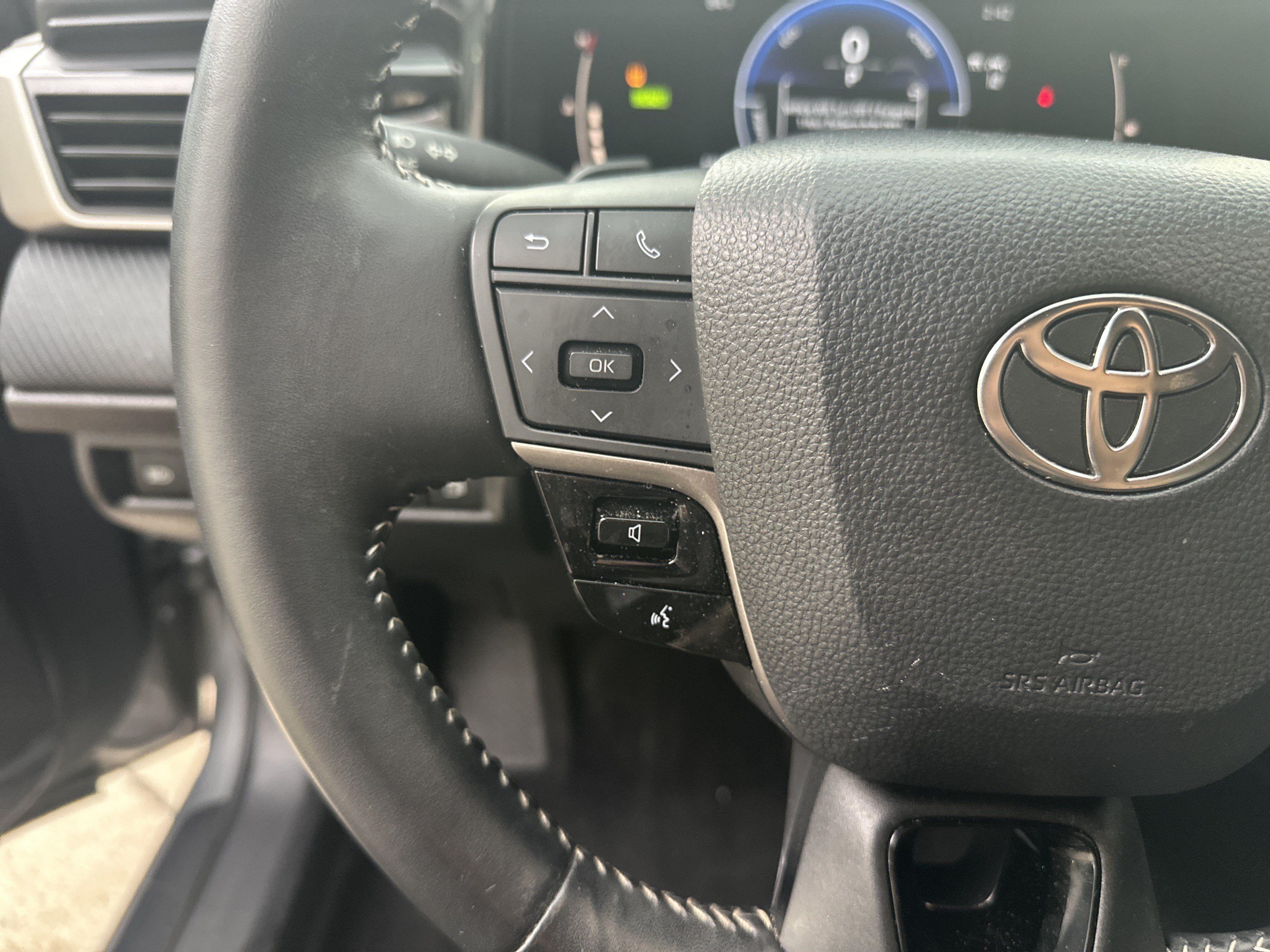 Used 2025 Toyota Camry SE w/ Convenience Package FWD image 18