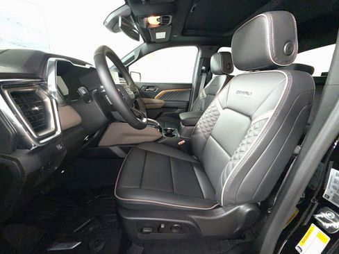 New 2026 GMC Canyon Denali w/ LPO, Denali Black Edition AWD/4WD image 13