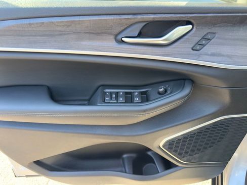 New 2026 Jeep Grand Cherokee Limited image 9