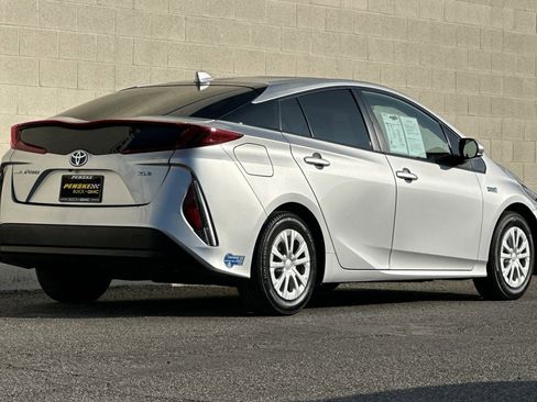Used 2021 Toyota Prius Prime XLE image 4