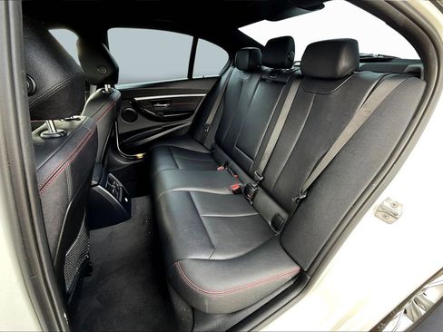 Used 2018 BMW 330e image 24