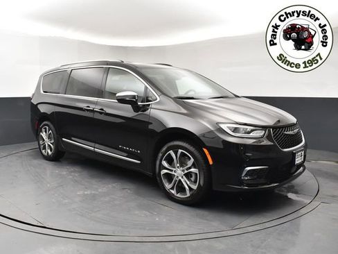 New 2026 Chrysler Pacifica Pinnacle AWD/4WD image 1