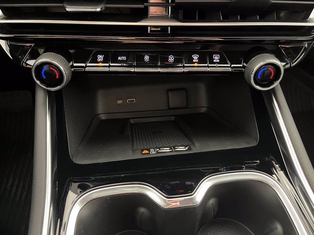 New 2027 Chevrolet Traverse RS w/ LPO, Floor Liner Package AWD/4WD image 27