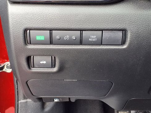 Used 2024 Nissan Sentra SV FWD image 17