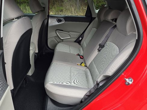 New 2025 Kia Soul LX FWD image 4