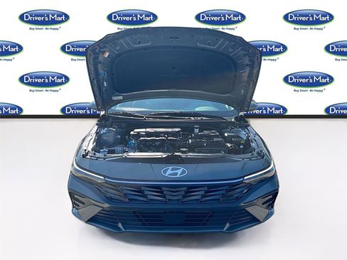 Used 2025 Hyundai Elantra SEL image 33