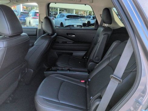 Used 2025 Nissan Pathfinder SL w/ SL Premium Package FWD image 13