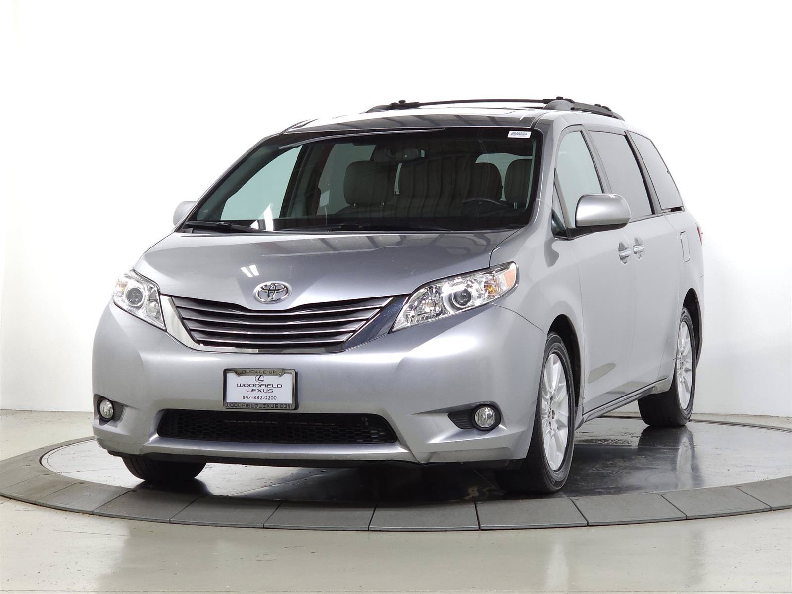 Used 2015 Toyota Sienna XLE w/ XLE Navigation Package AWD/4WD image 3