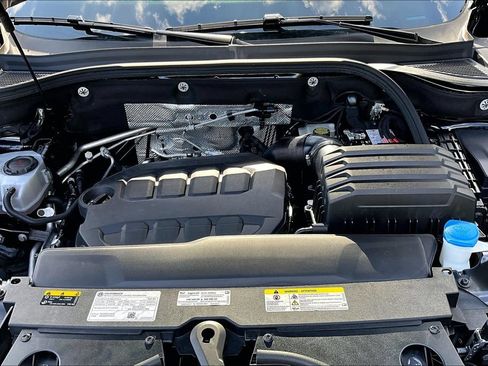 Used 2025 Volkswagen Atlas SE FWD image 21