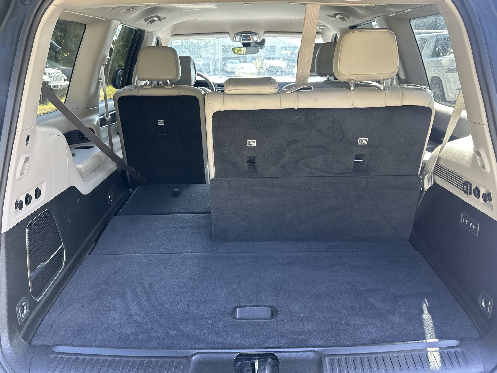 Used 2022 Jeep Wagoneer Series III w/ Flexible Seating Group RWD image 18