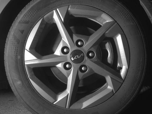 Used 2025 Kia K4 LXS image 13