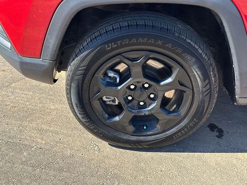 Used 2024 Jeep Compass Trailhawk image 11