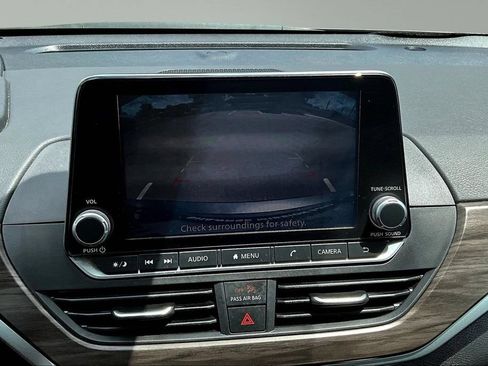 Used 2025 Nissan Altima 2.5 SV FWD image 15