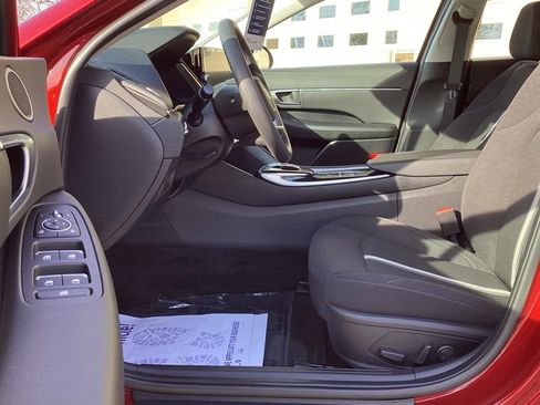 Certified 2023 Hyundai Sonata SEL w/ Preferred Accessory Package image 24
