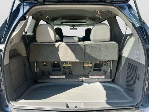 Used 2017 Toyota Sienna XLE Premium FWD image 17