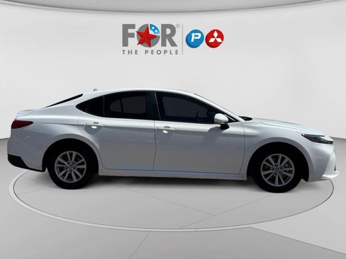 Used 2025 Toyota Camry LE FWD image 6