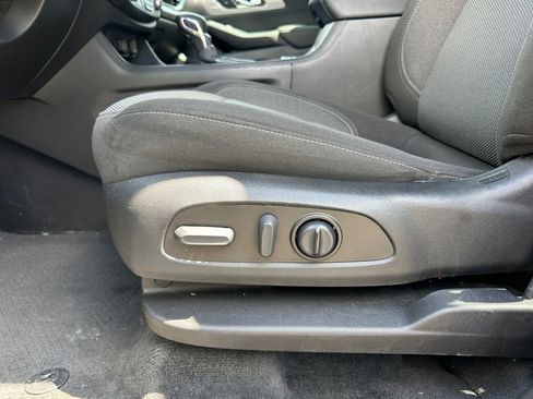 Used 2022 Chevrolet Traverse LT image 19