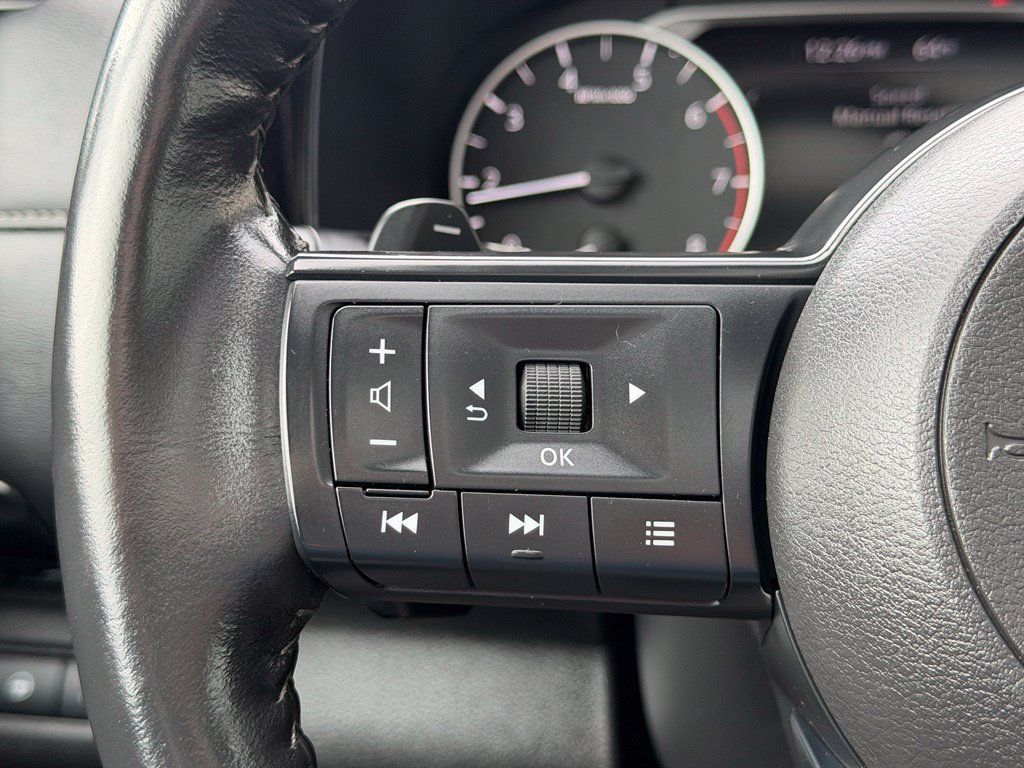 Used 2024 Nissan Pathfinder SV AWD/4WD image 18