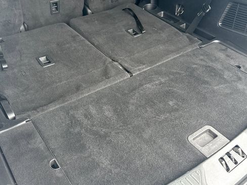 Used 2022 Ford Explorer XLT w/ Equipment Group 202A image 14