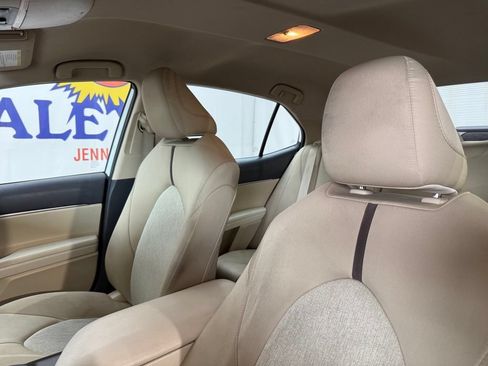 Used 2019 Toyota Camry LE FWD image 9