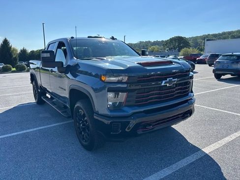 Used 2025 Chevrolet Silverado 2500 Custom w/ Custom Convenience Package AWD/4WD image 3