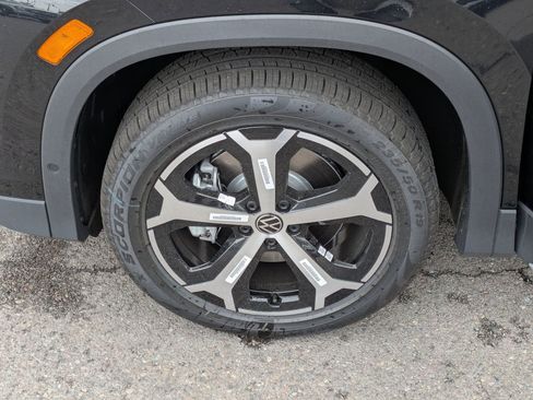 New 2026 Volkswagen Tiguan SE image 17